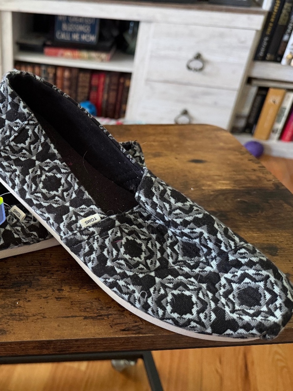 NWT Toms